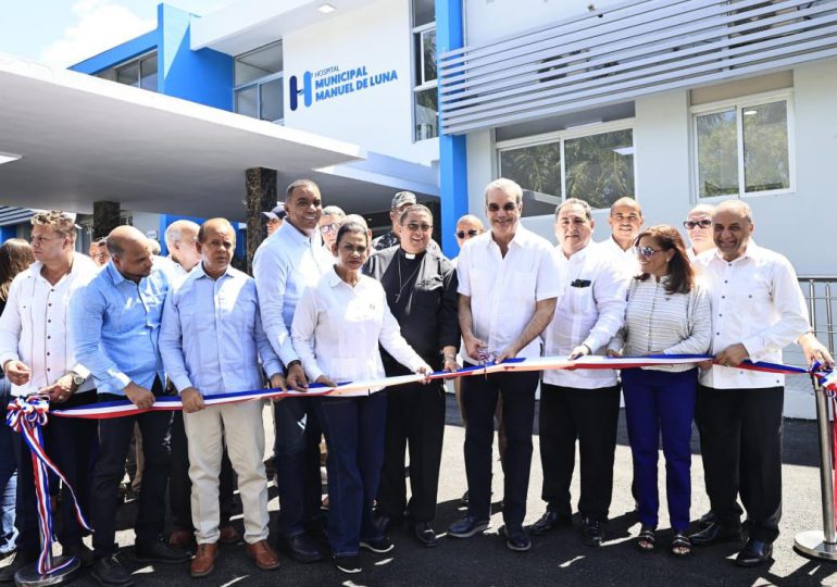 Abinader entrega hospitales en Gaspar Hernández y Río San Juan