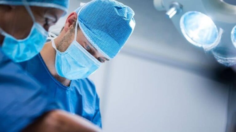 Médicos que provoquen muerte de mujeres por negarles aborto serían condenados a 30 años de cárcel