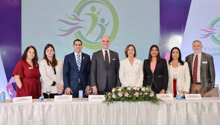 Desarrollan jornada sobre estrategias psicoterapéuticas para pacientes con cáncer 