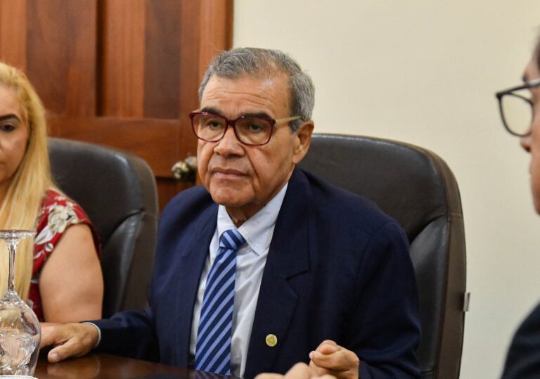 Senén Caba exhorta a médicos y directivo del CMD apoyar a las autoridades de salud para prevenir enfermedades