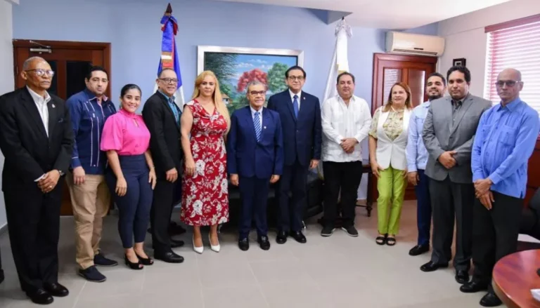 Autoridades salientes del Colegio Médico pasan balance a su gestión