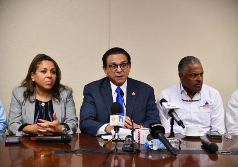 Salud Pública destaca reducción de casos de dengue en las últimas cuatro semanas; virus respiratorios aumentan