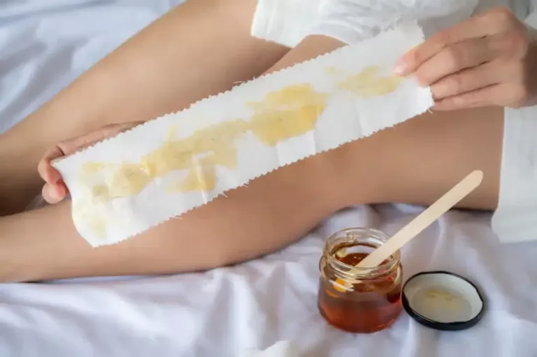 Pasos para depilarte con cera caliente en casa