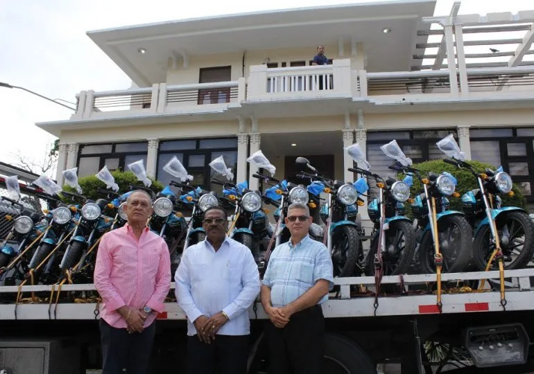 SRSM recibe flotilla de motocicletas para enfatizar servicios Centros de Primer Nivel Distrito Nacional