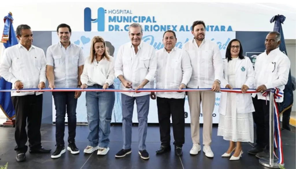 Autoridades entregan emergencia y remozamiento del Hospital Guarionex Alcántara