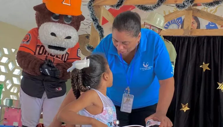 Clínica en La Romana realiza fiesta de navidad a niños del programa de pediatría