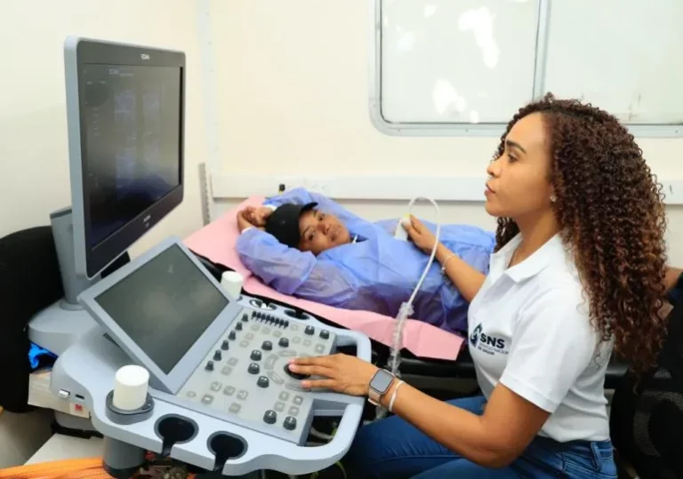 SNS realiza en San Pedro de Macorís jornada de detección de Cáncer de Mama, Cervicouterino y Próstata