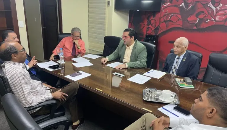 Rechazan cobro elevado por aval universitario a médicos residentes 