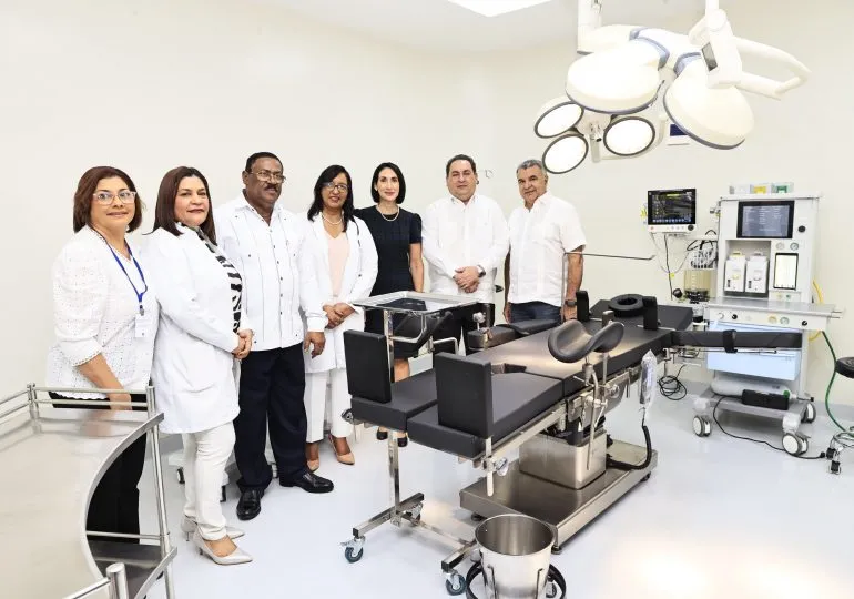 Primera dama y SNS entregan remozado Bloque Quirúrgico del Hospital Robert Reid Cabral