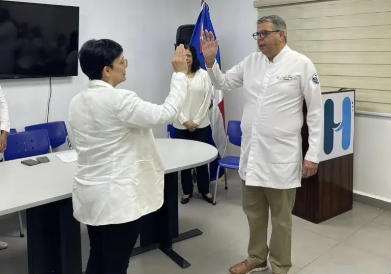 SRS Norcentral juramenta a Alicia Rivas como nueva directora interina del Hospital Arturo Grullón