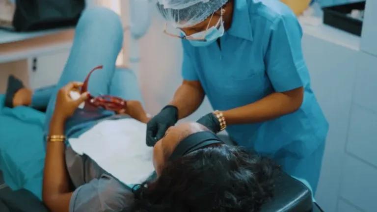 Experto advierte de que "aquellos que fuman y beben, tienen un riesgo 15 veces mayor de desarrollar cáncer oral"