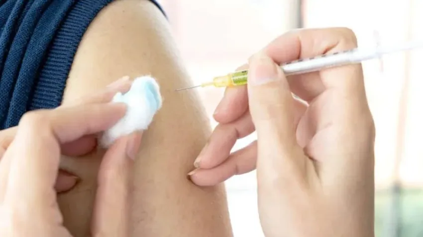 EE.UU. actualiza recomendación vacuna sarampión para viajeros
