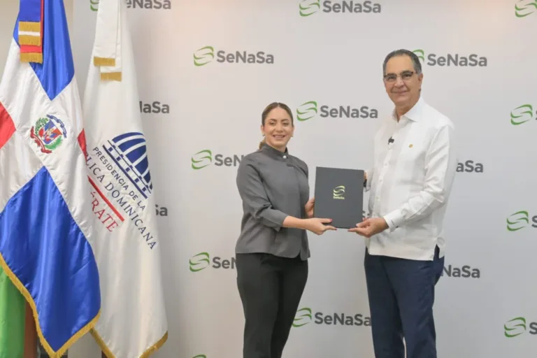 SeNaSa y Supérate rubrican acuerdo para afiliar a familias en situación de vulnerabilidad