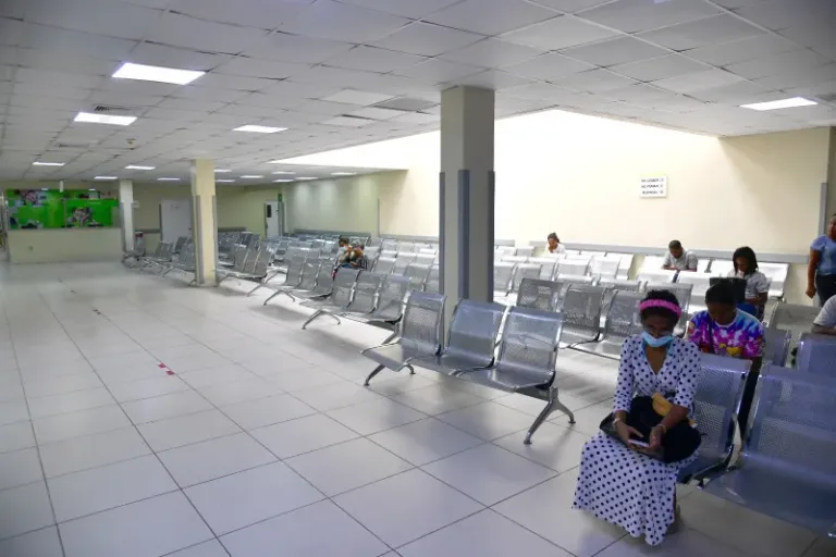 Personal de Salud convoca a paro en hospitales de la zona este para el martes 9