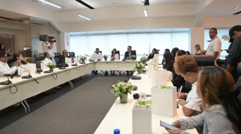 SeNaSa ofrece charla sobre “Bienestar y Salud Financiera” a comunicadores