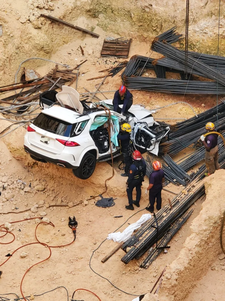 Doce-Unidades-de-Emergencia-Atienden-accidente-vehicular-en-Evaristo-Mor.jpeg