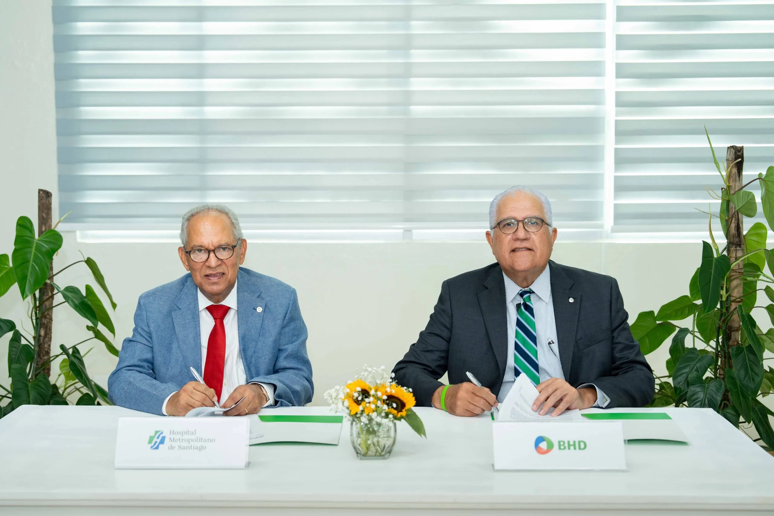HOMS y BHD financiarán prácticas a médicos en modernos espacios ...