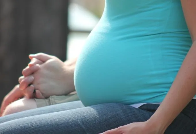 Embarazo en adolescentes se reducen un 26.6 % durante el primer trimestre