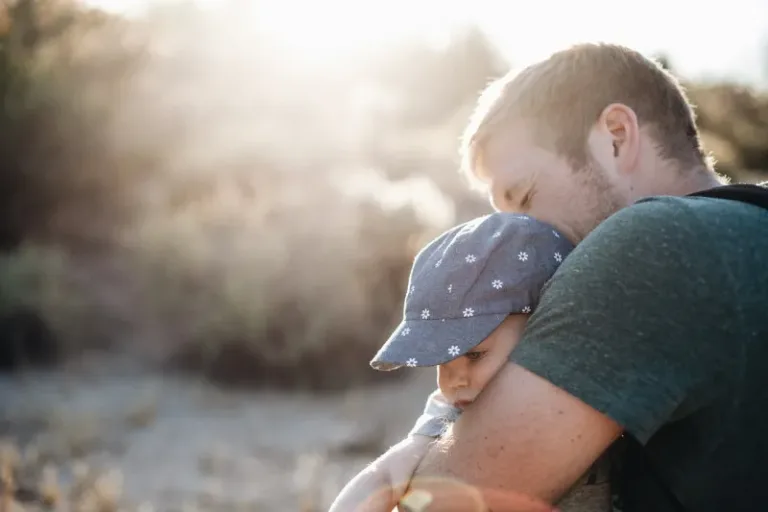 Por qué es tan importante proteger la salud mental de los papás