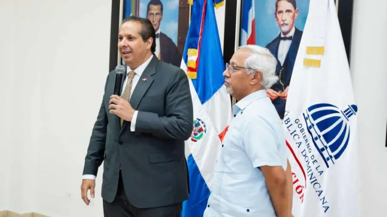 consejo-nacional-de-educacion-juramenta-a-ministro-victor-atallah-focus-0-0-896-504.jpg