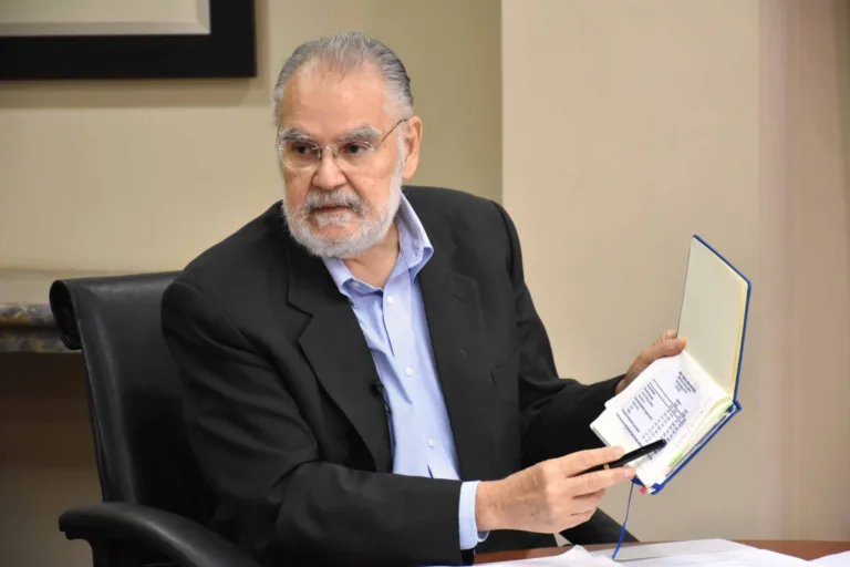 MIGUEL-CEARA-HATTON-Entrevistado-en-Diario-Libre-04-scaled.jpg