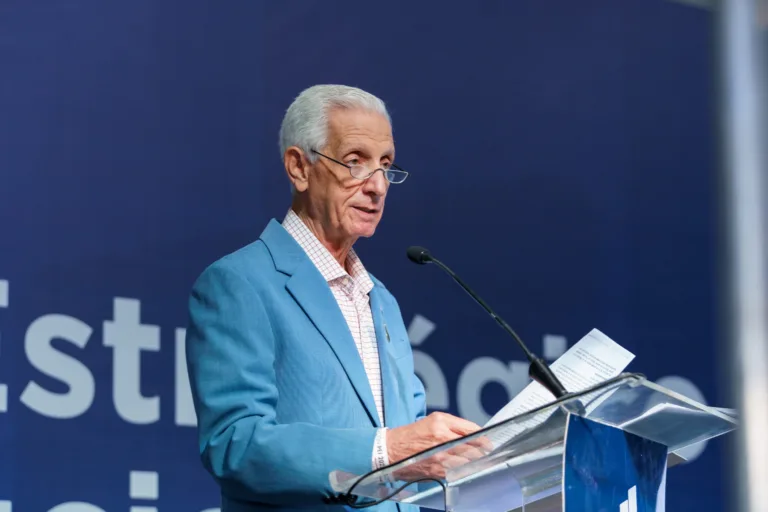 Henry-Sahdala-Presentacion-PEI-2025-2028-scaled.jpg
