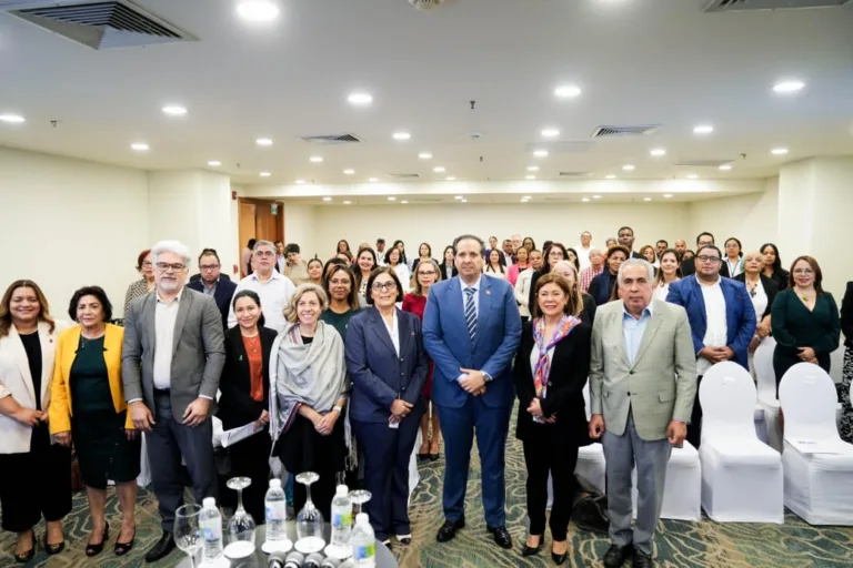 ministro-en-foro.jpeg
