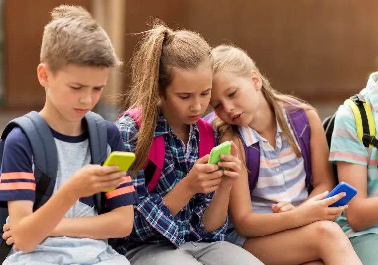 CAESCO respalda alerta del Colegio de Psicólogos sobre adicción a dispositivos en niños y jóvenes