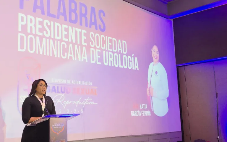 Dra.-Katia-Garcia-en-simposio-salud-sexual-scaled.jpg