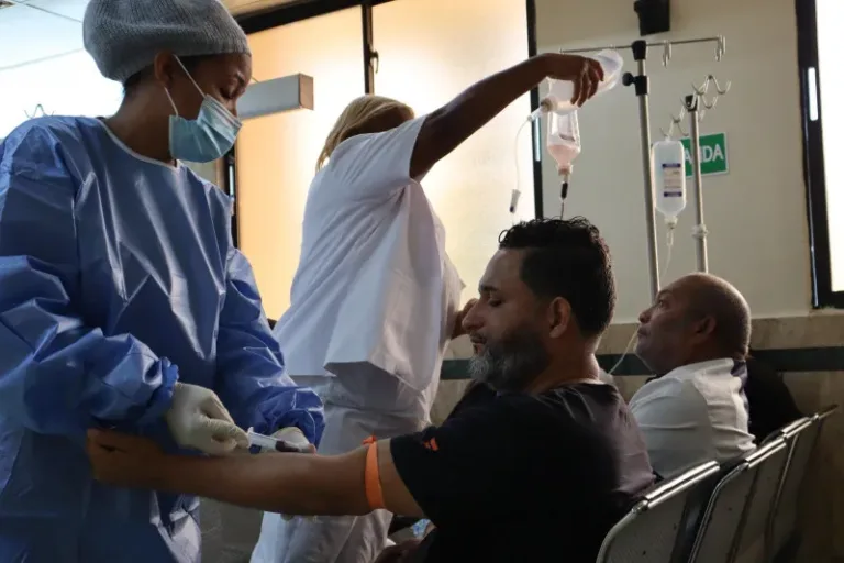 El Hospital Salvador B. Gautier opera en condiciones deplorables.