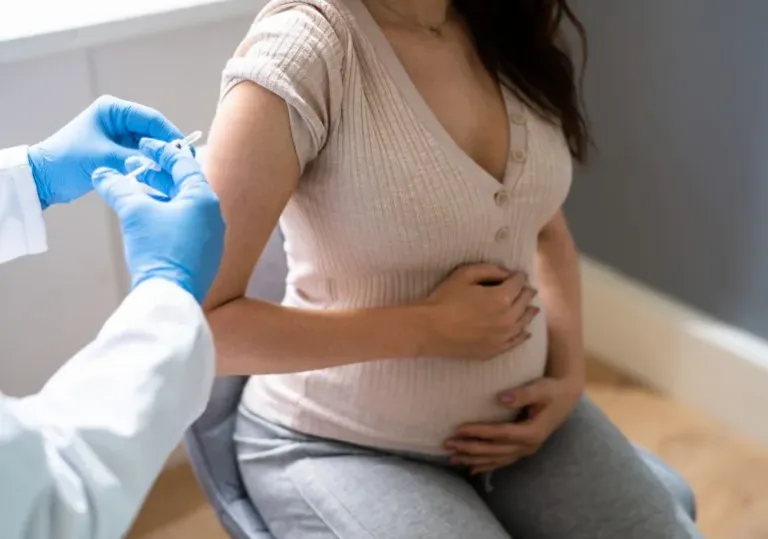 Vacunación materna: una herramienta de protección para la salud de las madres y sus recién nacidos