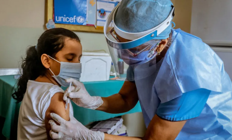Vacunacion-ninos-Unicef-780x470-1.jpg