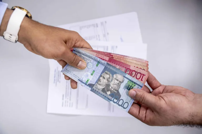 recibiendo-dinero-scaled.jpg