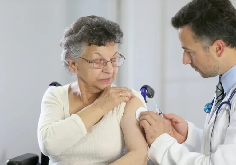 El riesgo de complicaciones por virus respiratorios se incrementa con la edad