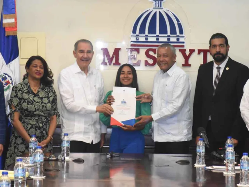 Trece jóvenes dominicanos cursarán especialidades en Cuba