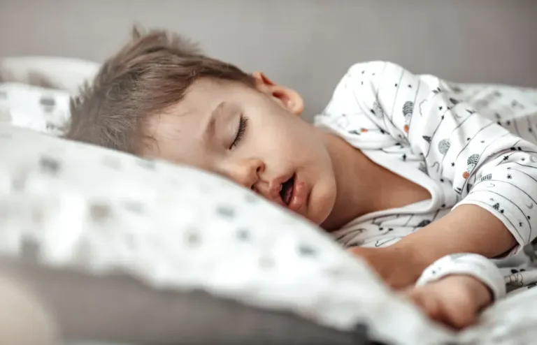 Cuando dormir demasiado es una alerta: la narcolepsia en niños