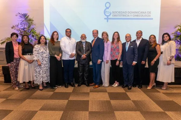 Celebran Primer Simposio de ginecología en adolescentes
