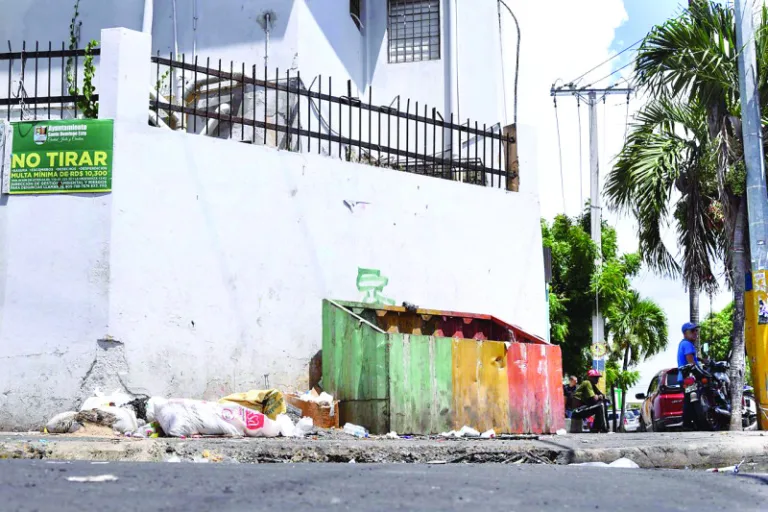 Insalubridad afecta entornos de hospitales de Santo Domingo