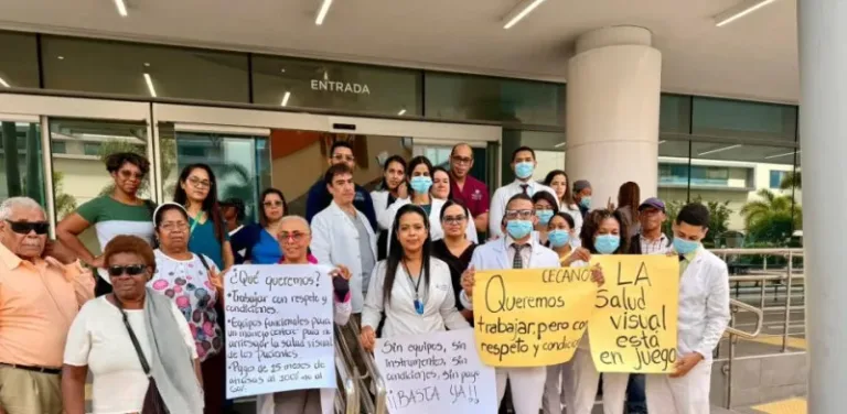 Oftalmólogos de Cecanot dicen les obligan a ceder el 40% de sus incentivos