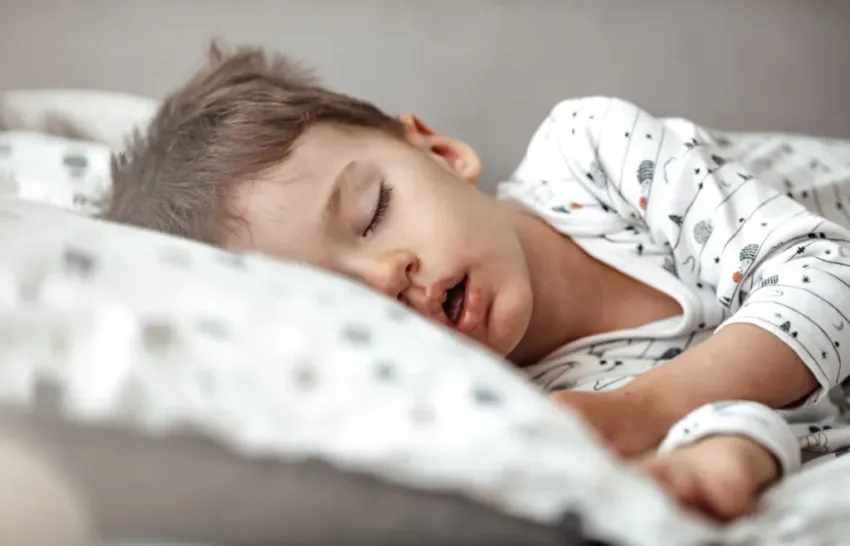 Cuando dormir demasiado es una alerta: la narcolepsia en niños