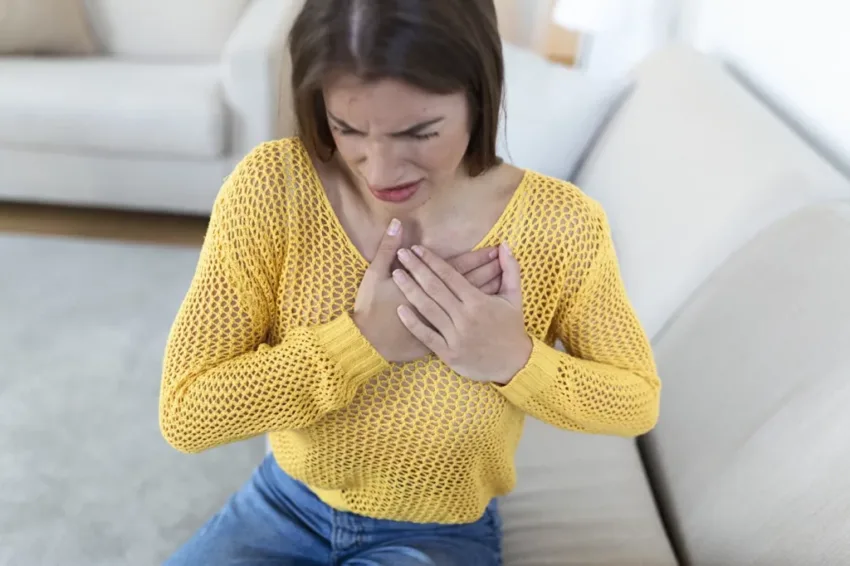Atención: 5 síntomas de advertencia de ataque al corazón en mujeres