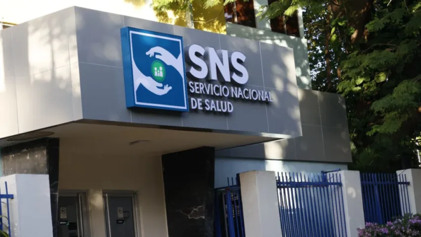 SNS incrementa casi el doble salario de enfermeras de la RD
