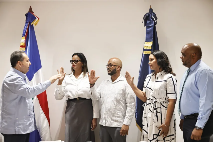 SNS juramenta autoridades del Hospital José Joaquín Puello