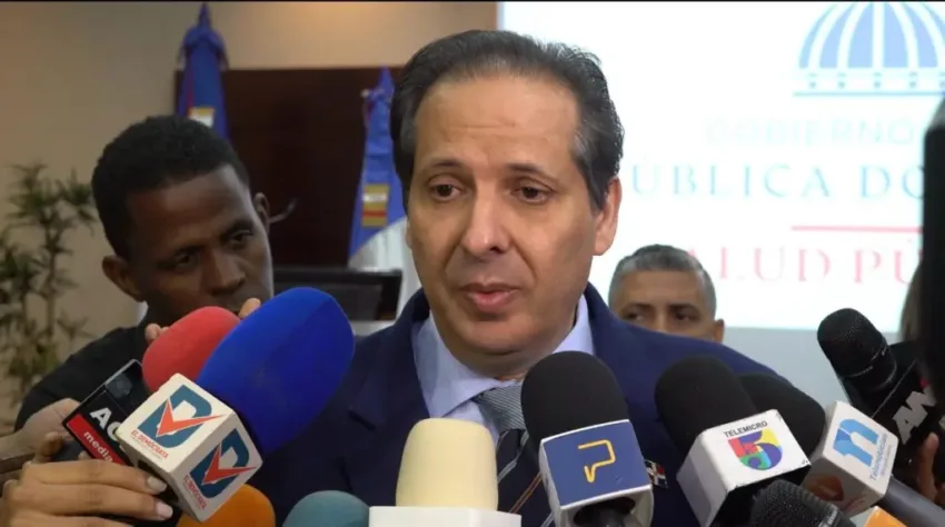 Ministro de Salud deplora uso «desmedido e inconsciente» de antibióticos