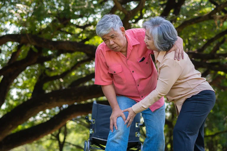 Preocupa a Sociedad Ortopedia las caídas en el adulto mayor
