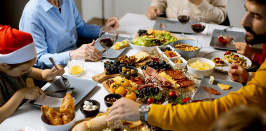 Errores que te pueden llevar a hospital por intoxicación alimentaria en esta Navidad
