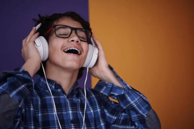 Estudio refleja que 1 de cada 8 adolescentes muestra signos de pérdida auditiva