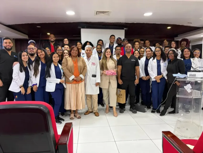 Moscoso Puello fortalece atención neurológica al capacitar personal en manejo agudo del ictus
