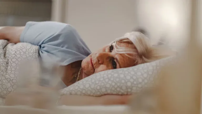 ¿Menopausia y Alzheimer? Estudio británico alerta sobre síntomas cognitivos