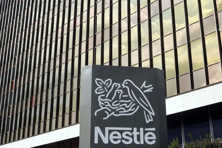 Nestlé retira más productos para lactantes por posible bacteria